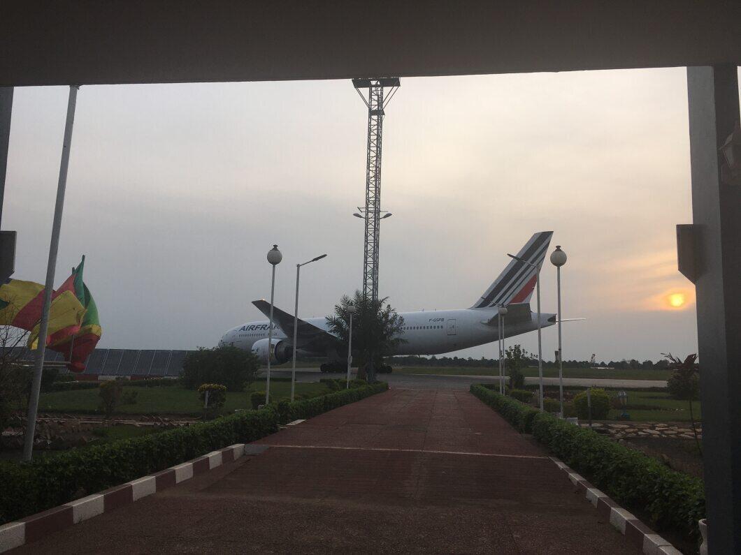 Un vol Air France sur le tarmac de l'aéroport de Bangui M'poko, en avril 2019.