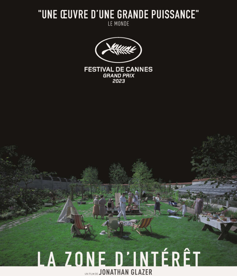 Depuis le confort de la maison familiale du Commandant, nous ne pouvons pas voir ce qui se passe de l'autre côté du mur.