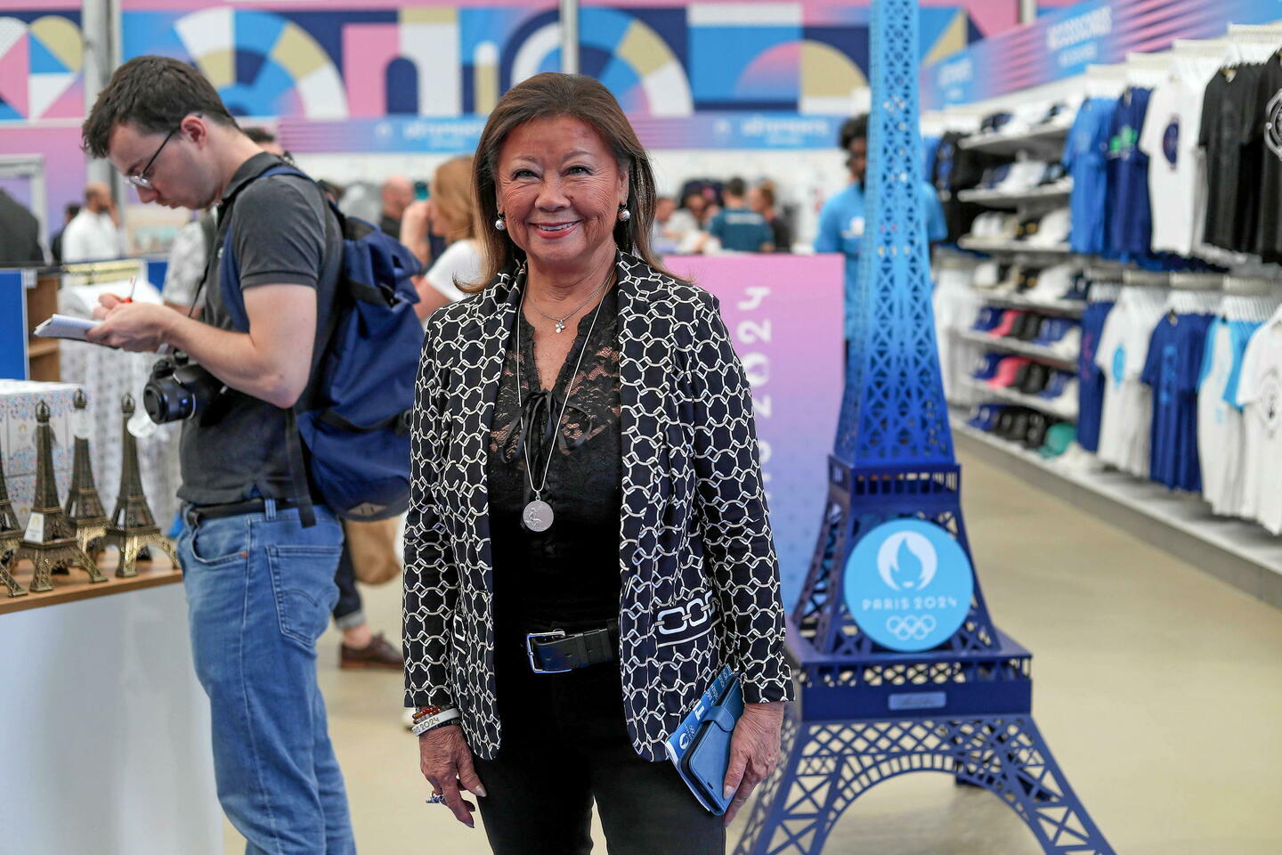 la maire du 8e arrondissement de Paris justifie ses frais de représentation