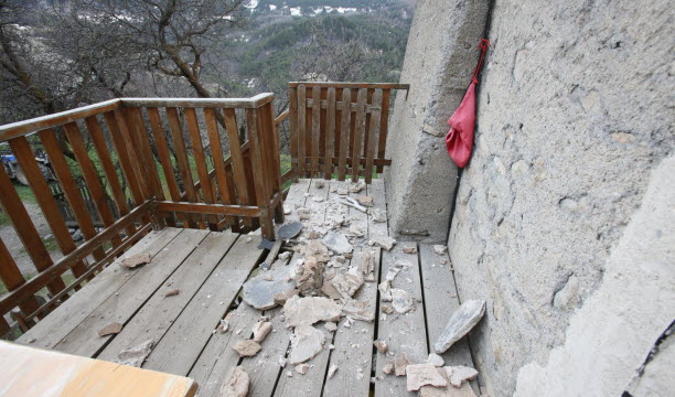 Le tremblement de terre de 2014 avait causé des dégâts de cheminées, toitures et autres fissures dans les murs. Photo Le DL/Archives